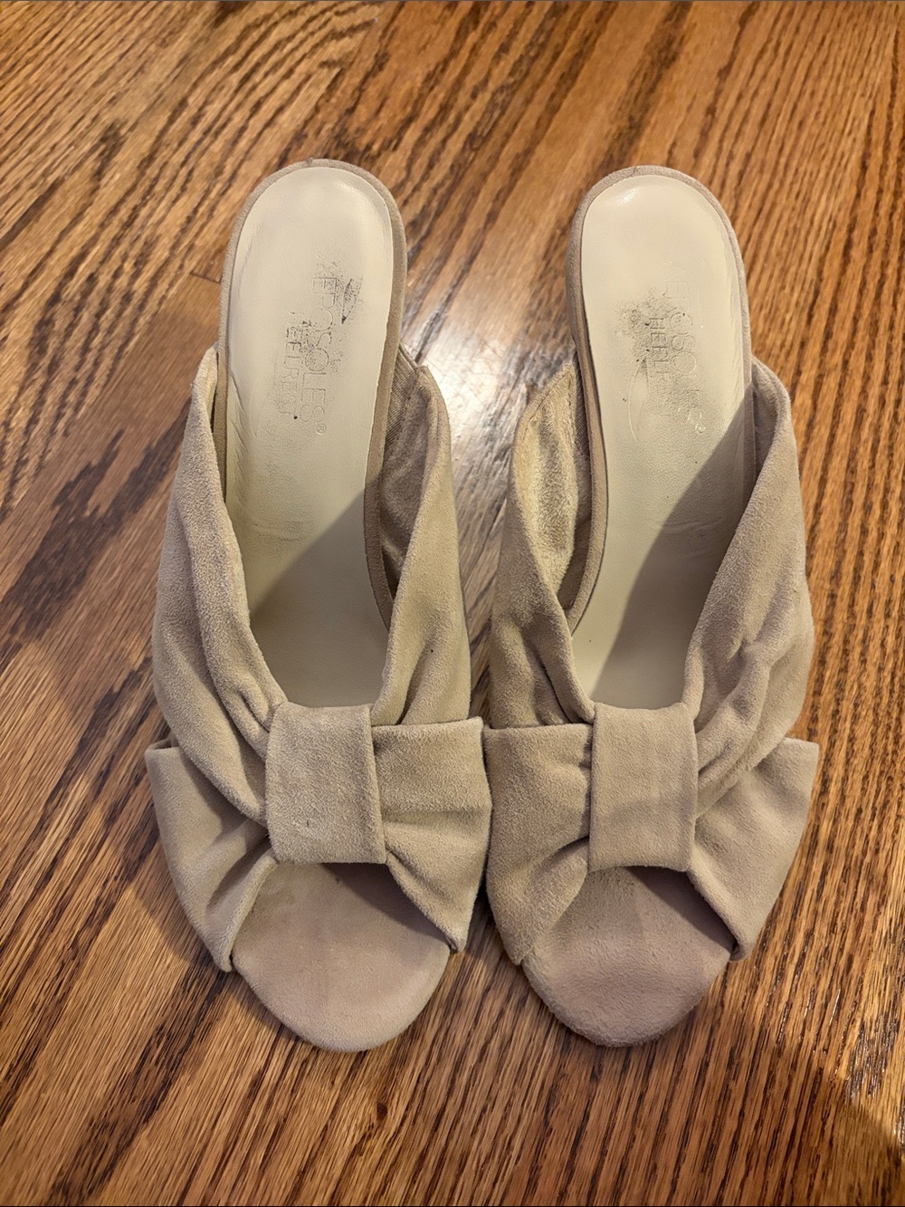 Women’s Open-Toe Slip-On Bow Mules in Beige